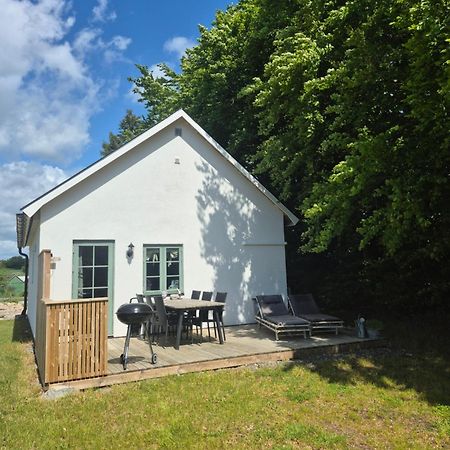 Mysigt Hus I Liten By Naera Havet Ystad Esterno foto